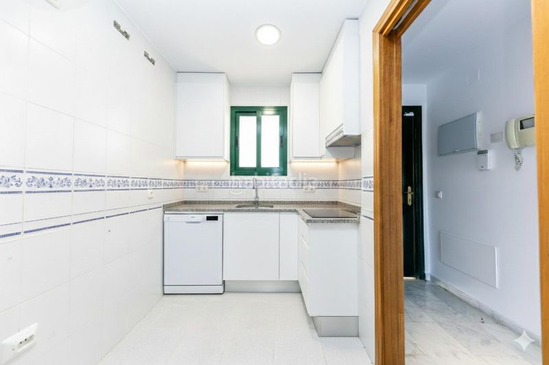 Foto e7e53bfa-c54e-450f-b6d7-aca8bfdb1690. Planta baixa amb calefacció aparcament piscina a Fuengirola
