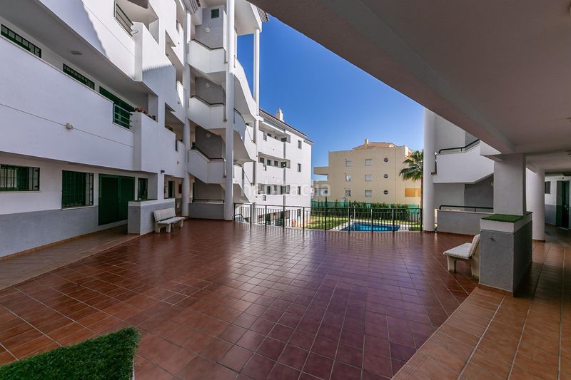 Foto f84d72e7-cf62-48f0-96a5-9db6ff6eac7a. Planta baixa amb calefacció aparcament piscina a Fuengirola