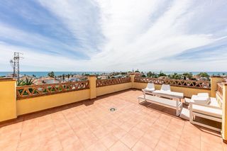 Xalet a El Faro de Calaburra - Chaparral. Villa con vistas panorámicas al mar, piscina privada y estudio i