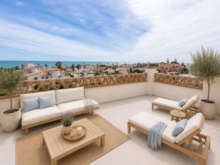 Chalet in El Faro de Calaburra - Chaparral. Villa en mijas con piscina privada, vistas al mar y alto potenci