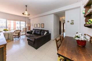 Pis  Calle hermanos pinzon 4. Piso de 108 m2 en pleno centro de fuengirola  una oportunidad ún