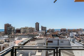 Flat in Calle hermanos pinzon 4. Piso de 108 m2 en pleno centro de fuengirola  una oportunidad ún