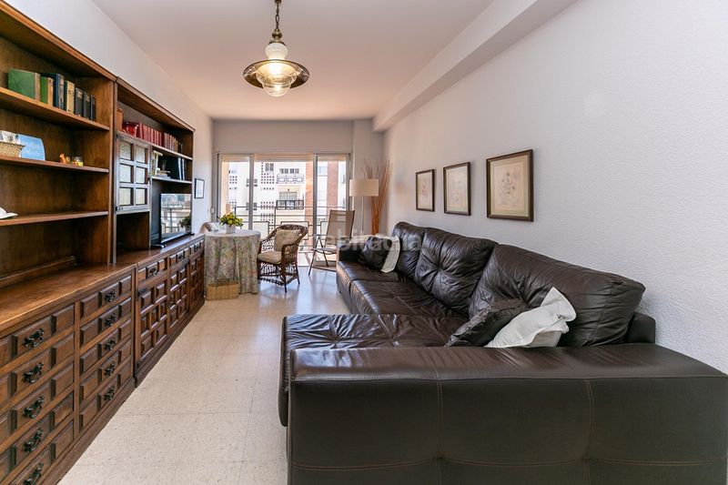 Foto eb85cc52-6282-40d0-8b7d-864c72e30e97. Pis a calle hermanos pinzon 4 a Puerto Deportivo Fuengirola