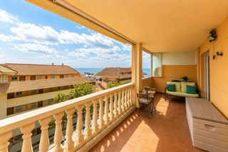 Flat in Las Gaviotas - Carvajal. Amplio piso con vistas al mar y gran terraza en carvajal