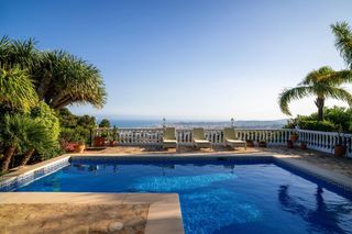 Xalet a Mijas pueblo. Villa de 6 dormitorios con vistas panorámicas al mar en buenavis