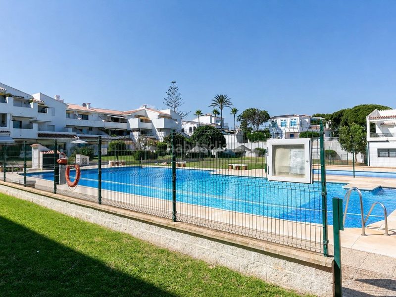 Foto 2a11f84d-960c-414f-abc3-6de407b8ddb2. Casa aparellada amb calefacció aparcament piscina a Mijas