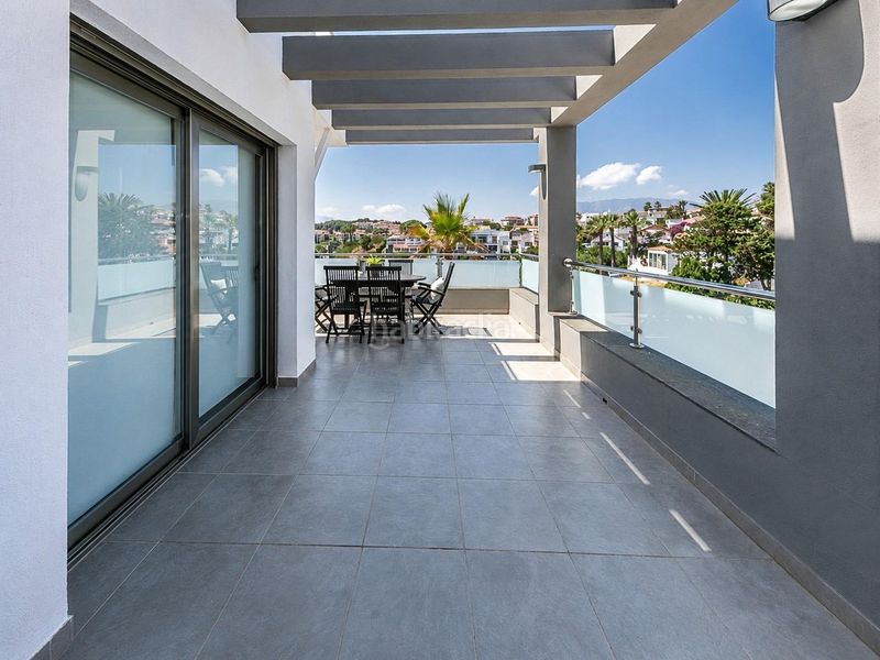 Foto 51b38612-4070-49e7-93c2-164cef045c6d. Casa aparellada amb calefacció aparcament piscina a Mijas