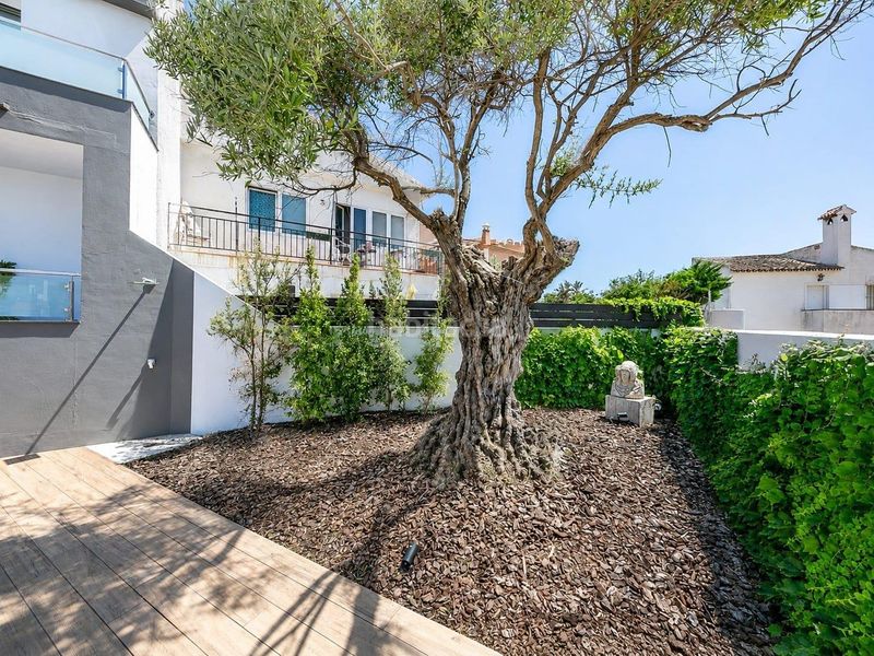 Foto 850d9872-abfc-4960-b238-9e0e9bc32f69. Casa aparellada amb calefacció aparcament piscina a Mijas