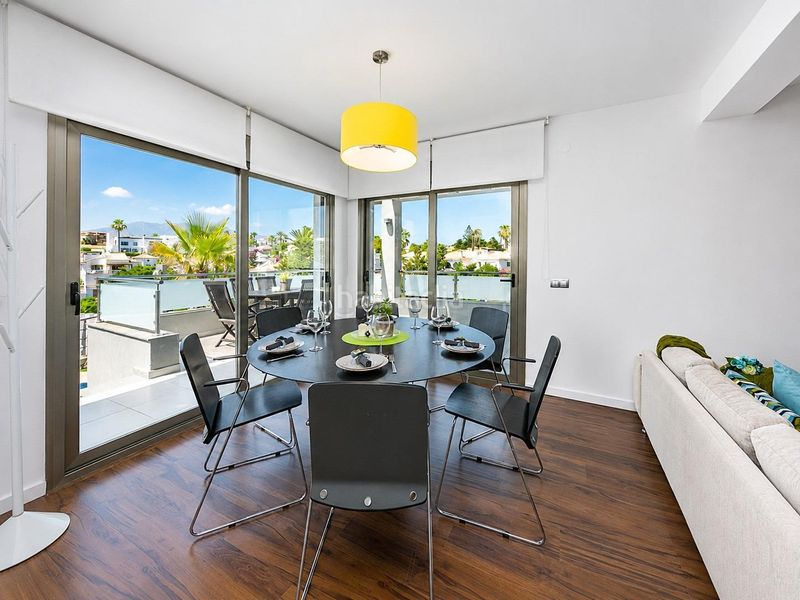 Foto ea02c1c3-c3ae-47fa-be4c-9beda915f320. Casa aparellada amb calefacció aparcament piscina a Mijas