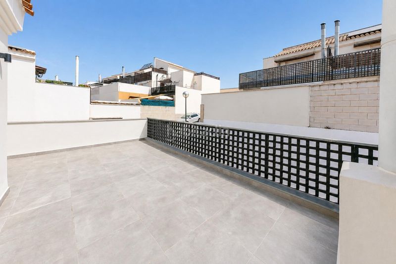 Foto 3f409d28-147b-4c4d-b3f3-48ca56dd274c. Casa adossada a calle calle brida 2 a Hipódromo - Cerrado del Águila Mijas
