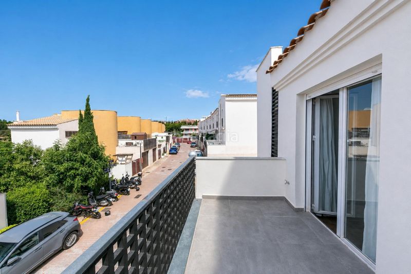 Foto ebd08265-2ffe-4880-bcf0-f62e9a0b7849. Casa adossada a calle calle brida 2 a Hipódromo - Cerrado del Águila Mijas