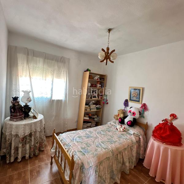 Foto 032e42c6-ae61-4b62-bbb2-b7df36b25922. Casa aparellada amb aparcament a Casar de Escalona (El)