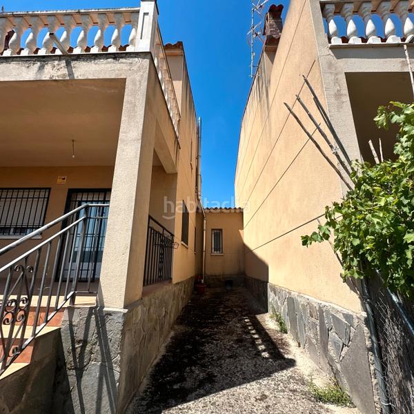 Foto 03bf8863-9014-4e0c-8692-24d19d4389db. Casa aparellada amb aparcament a Casar de Escalona (El)