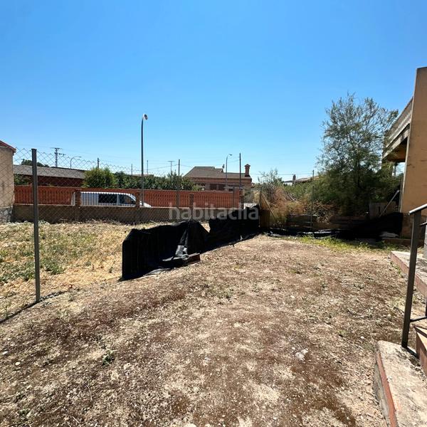 Foto 1b45e76e-e214-477f-981e-e5464e1f96f3. Casa aparellada amb aparcament a Casar de Escalona (El)