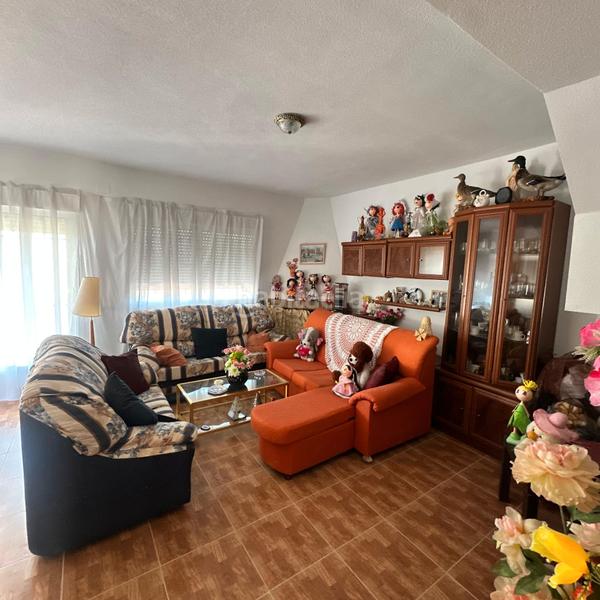 Foto 57c90f50-be7d-42c8-b3cd-2d84b1fe9f3b. Casa aparellada amb aparcament a Casar de Escalona (El)