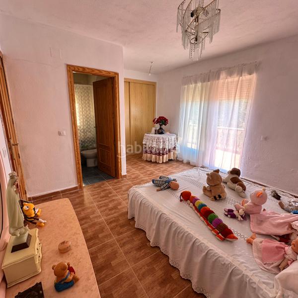 Foto 5c4d0625-9d69-4908-90c2-20f56c729e89. Casa aparellada amb aparcament a Casar de Escalona (El)