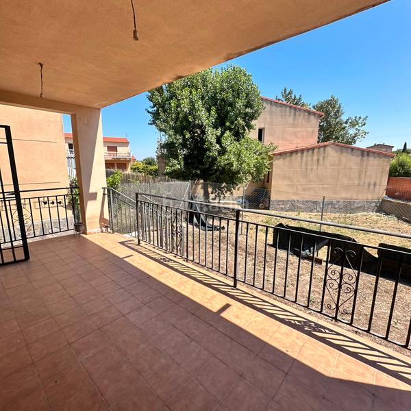 Foto 72e1a277-a5a6-466c-8f0e-1c7e23b40e43. Casa aparellada amb aparcament a Casar de Escalona (El)