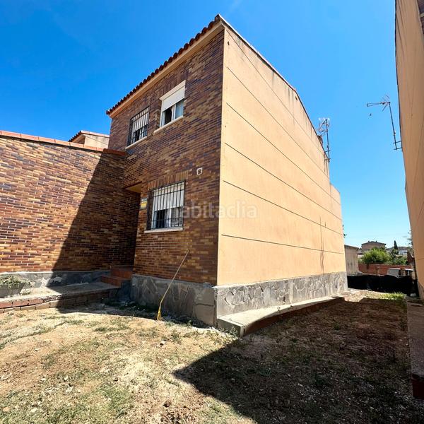 Foto 757b5710-2c47-4fb2-b1f0-33b5692f9611. Casa aparellada amb aparcament a Casar de Escalona (El)