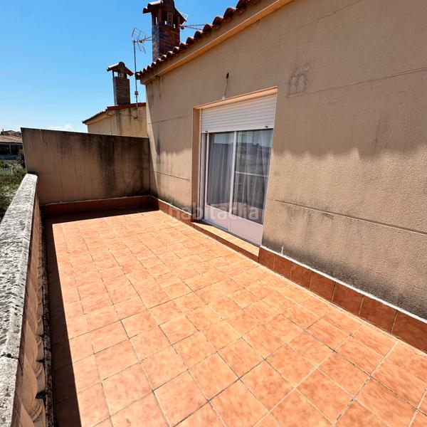 Foto b815fb80-a40d-4f56-ba79-6209647b0751. Casa aparellada amb aparcament a Casar de Escalona (El)