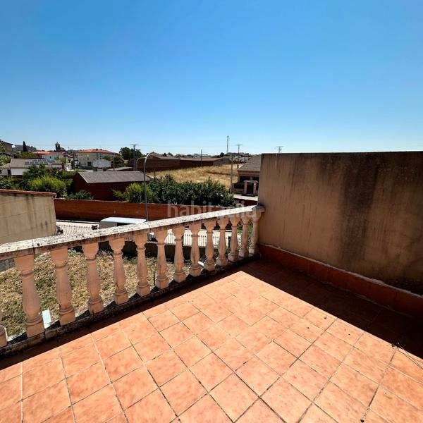 Foto befa631b-b868-48d0-9dfb-2fb117d09018. Casa aparellada amb aparcament a Casar de Escalona (El)