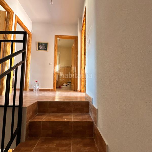 Foto bf004229-3b5b-46c5-9bea-6c31dcedcd45. Casa aparellada amb aparcament a Casar de Escalona (El)