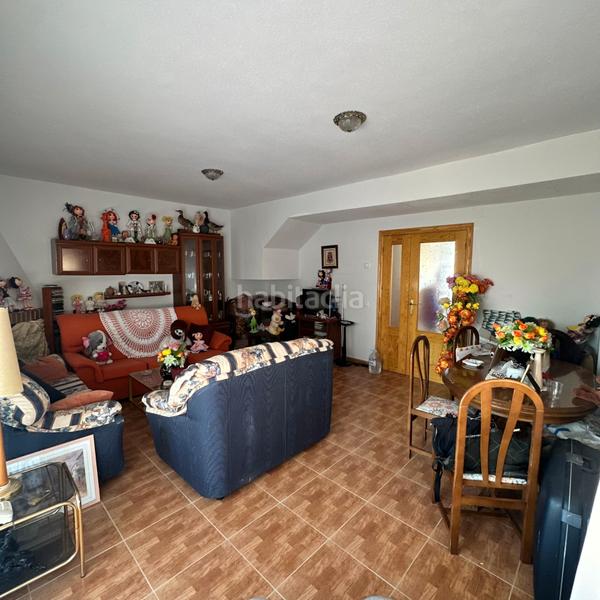 Foto dfa5fc6d-364b-4ae2-8176-d85a42de18ba. Casa aparellada amb aparcament a Casar de Escalona (El)