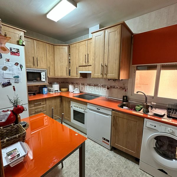 Foto aecf74f9-e00e-49dc-8e7c-dc6fda9ef98a. Pis amb calefacció aparcament piscina a Fuensalida