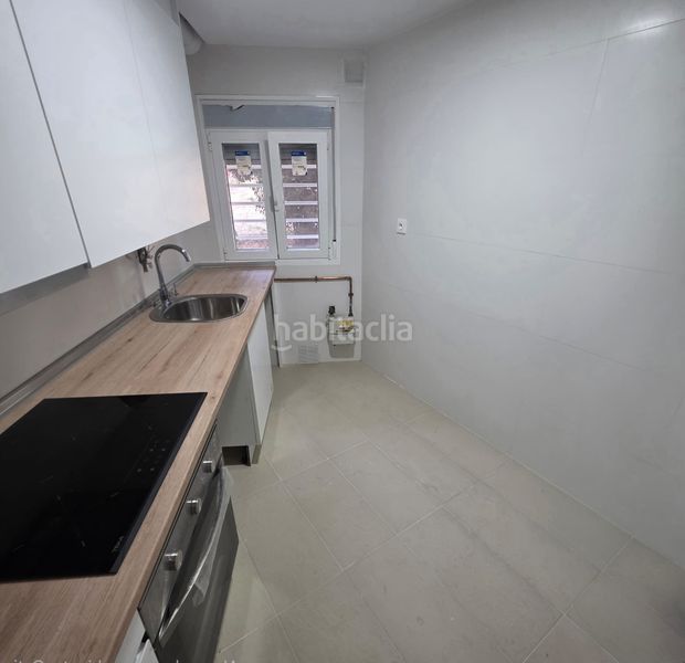 Foto d723a860-e1e7-49b8-8d0e-0cf1f31a0c40. Pis amb calefacció a Pinar del Rey Madrid