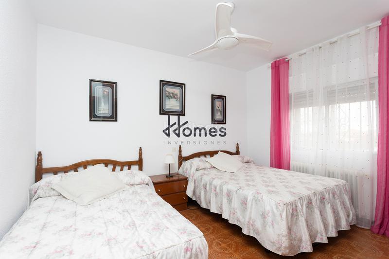 Foto 4fd64de4-07b4-4564-96e8-3044f993e58b. Xalet amb xemeneia calefacció aparcament piscina a Santa Cruz del Retamar