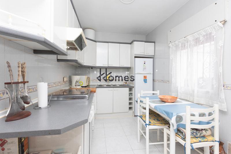 Foto a071e62f-9249-4f3a-b095-631524416826. Xalet amb xemeneia calefacció aparcament piscina a Santa Cruz del Retamar