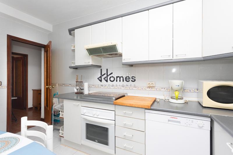 Foto b9512b42-00bb-46cf-a6dd-80ac08aec211. Xalet amb xemeneia calefacció aparcament piscina a Santa Cruz del Retamar