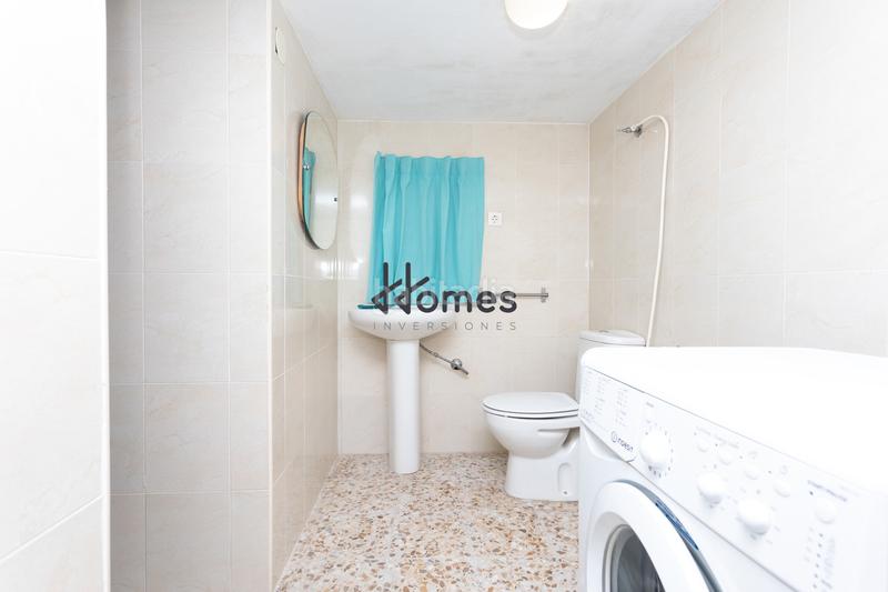 Foto ee36aa6a-4f6b-4012-80ff-401cbc2b78a9. Xalet amb xemeneia calefacció aparcament piscina a Santa Cruz del Retamar