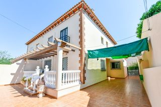 Casa bifamiliare in Fuente Alegre - El Chaparral - Los Morales. Magnífico chalet pareado en puerto de la torre  espacio, luz y c