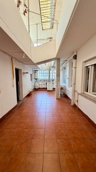 Foto e0b7f61d-b5d9-4784-89a9-0c8da5163f43. Edifici a Piñeiros - Freixeiro Narón