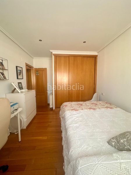 Foto e0caaebc-9aed-43c6-aada-0d68298e27b3. Dúplex a n/a 46 a Centro Ferrol