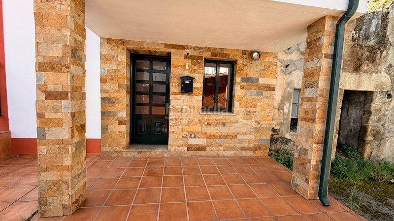 Foto 4727a4a9-1f41-4067-8459-ef6be9c09ec8. Casa adosada en Ares