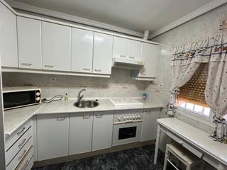 Casa adossada  Plaza de la almazara. Se vende casa adosada cntrica en cadalso de los vidrios