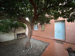 Casa aparellada en Calle de la ronda del este 18. Se vende estupendo chalet pareado para entrar a vivir, casco urb
