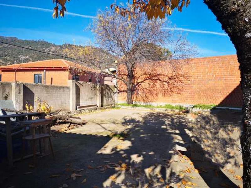 Foto 83c2e9cb-cfd1-43ab-8de7-43b5d3fa2c7d. Chalet con camino in Cenicientos