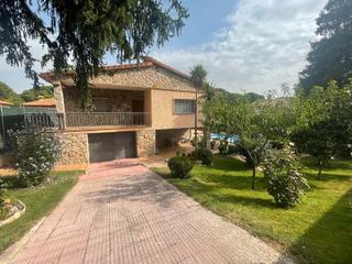 Xalet  Calle pinos verdes 25. Se vende estupendo chalet independiente con piscina para entrar