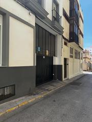 Parking voiture à Centro Ciudad. Te suena eso de dar vueltas y vueltas para aparcar por daoiz?