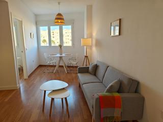 Lloguer Apartament  Calle real. Luminoso apartamento de un dormitorio en alquiler con vistas des