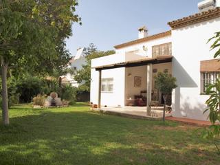 Chalet à Soto de Real - Villamaruja. Chalet independiente con encanto andaluz, jardín y porche, en pa