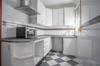 Appartamento  Calle luis milena. Vivienda luminosa con ascensor y muchas posibilidades.