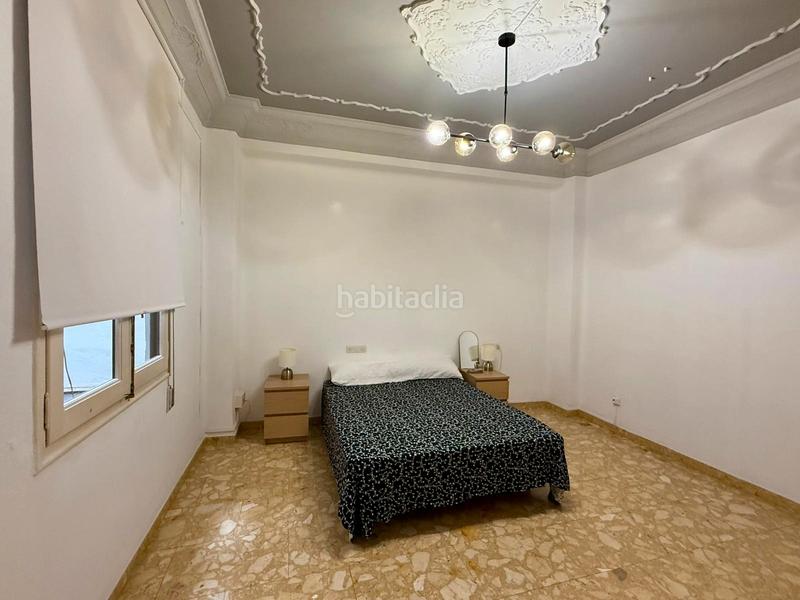 Foto e7079651-f584-417a-ba12-8b7f3e39a727. Alquiler piso fantástico piso en el centro! en Sant Francesc Valencia