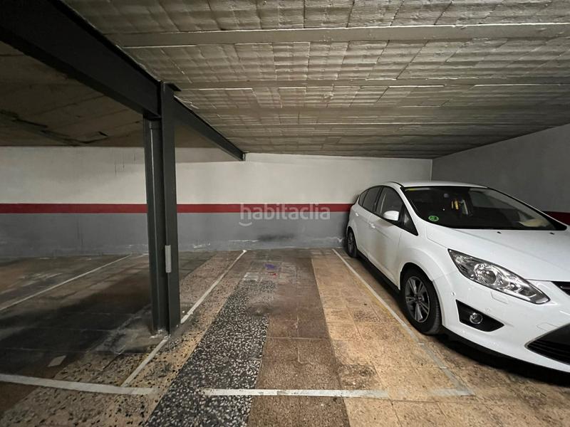 Foto f044be13-0de1-4574-be4a-d201e300099b. Aparcament cotxe a Centre Viladecans