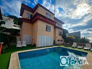 Chalet à Can Moré - Santa Anna - Can Feliu de Merola. Impresionante villa con licencia turística en pineda de mar, urb