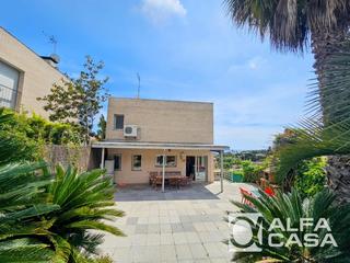 Xalet a Roca Grossa. Chalet  en venta con licencia turística, piscina y vistas   llor