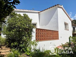 Casa a Roca Grossa. Casa reformada en 2025 en els llorers, roca grossa.