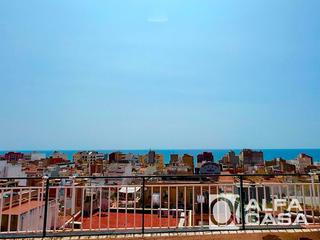 Pis  Migdia. tico con espectaculares vistas al mar en el casco antiguo de ll